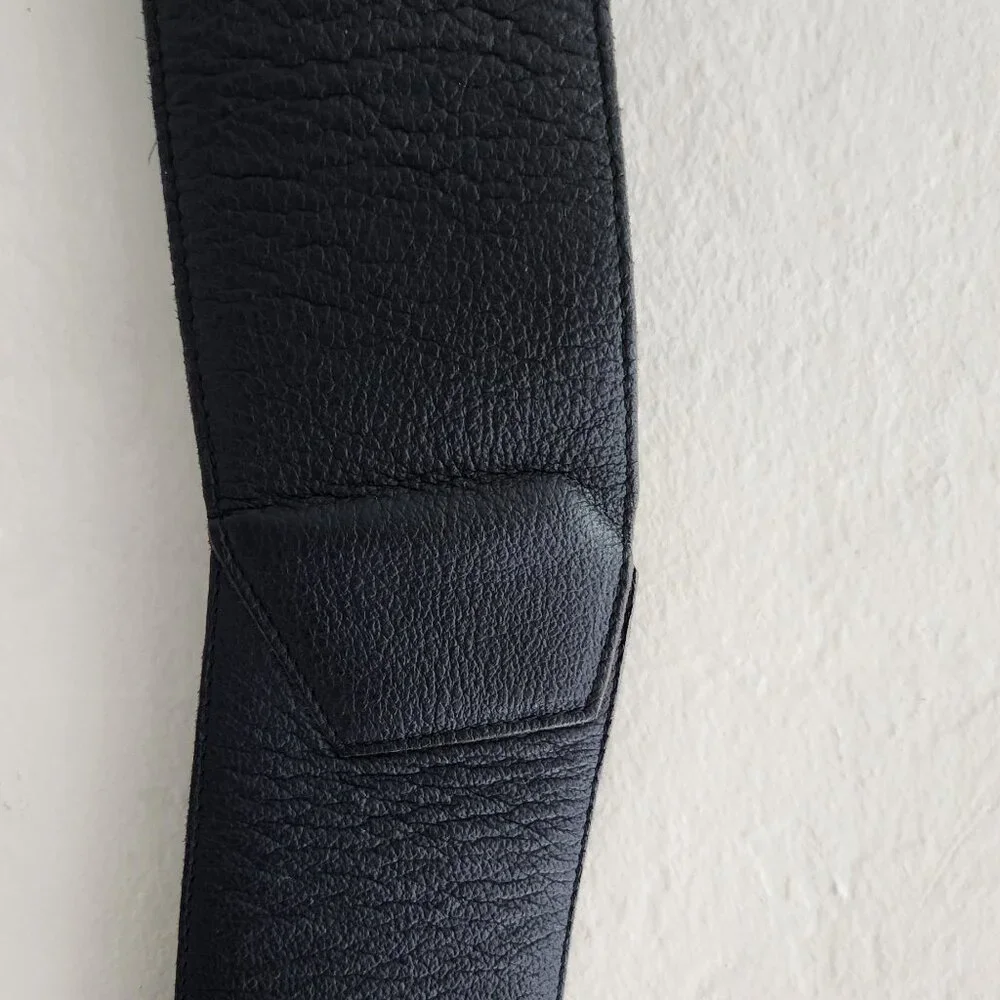 Vintage extra wide black leather gold hardware belt Sz S-M - Picture 8 of 11